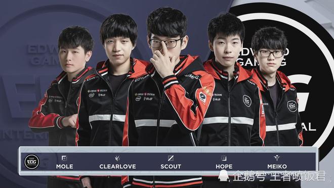 受羽毛球运 受羽毛球运