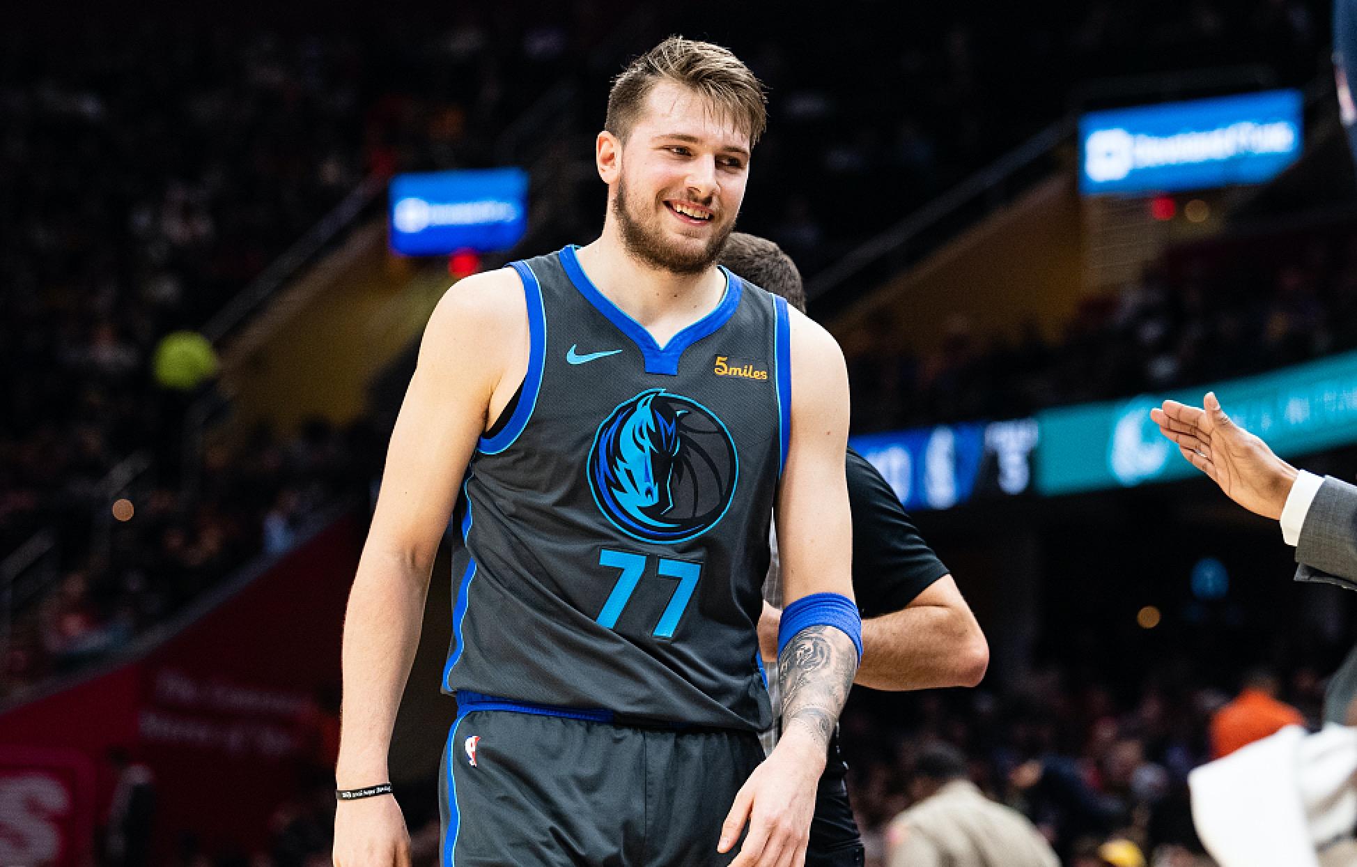 张玉宁走到 张玉宁走到