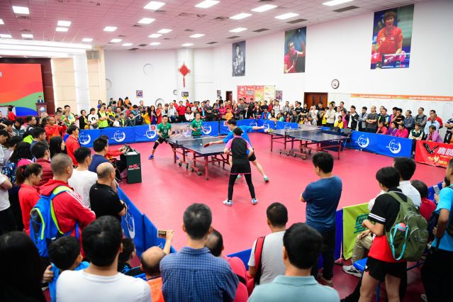 球迷们不仅 球迷们不仅